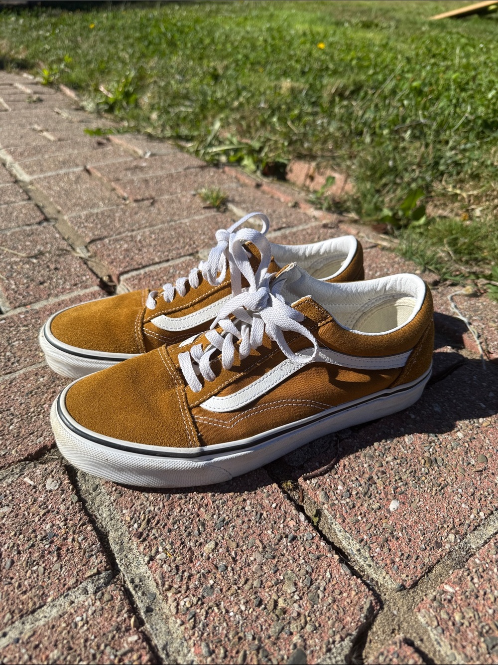 Classic Low-Top Suede Vans Sneakers - Mustard/White